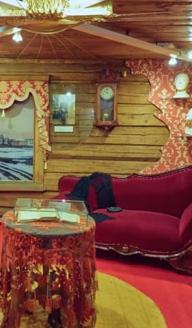 В доме на Достоевского, 40, время будто замерло